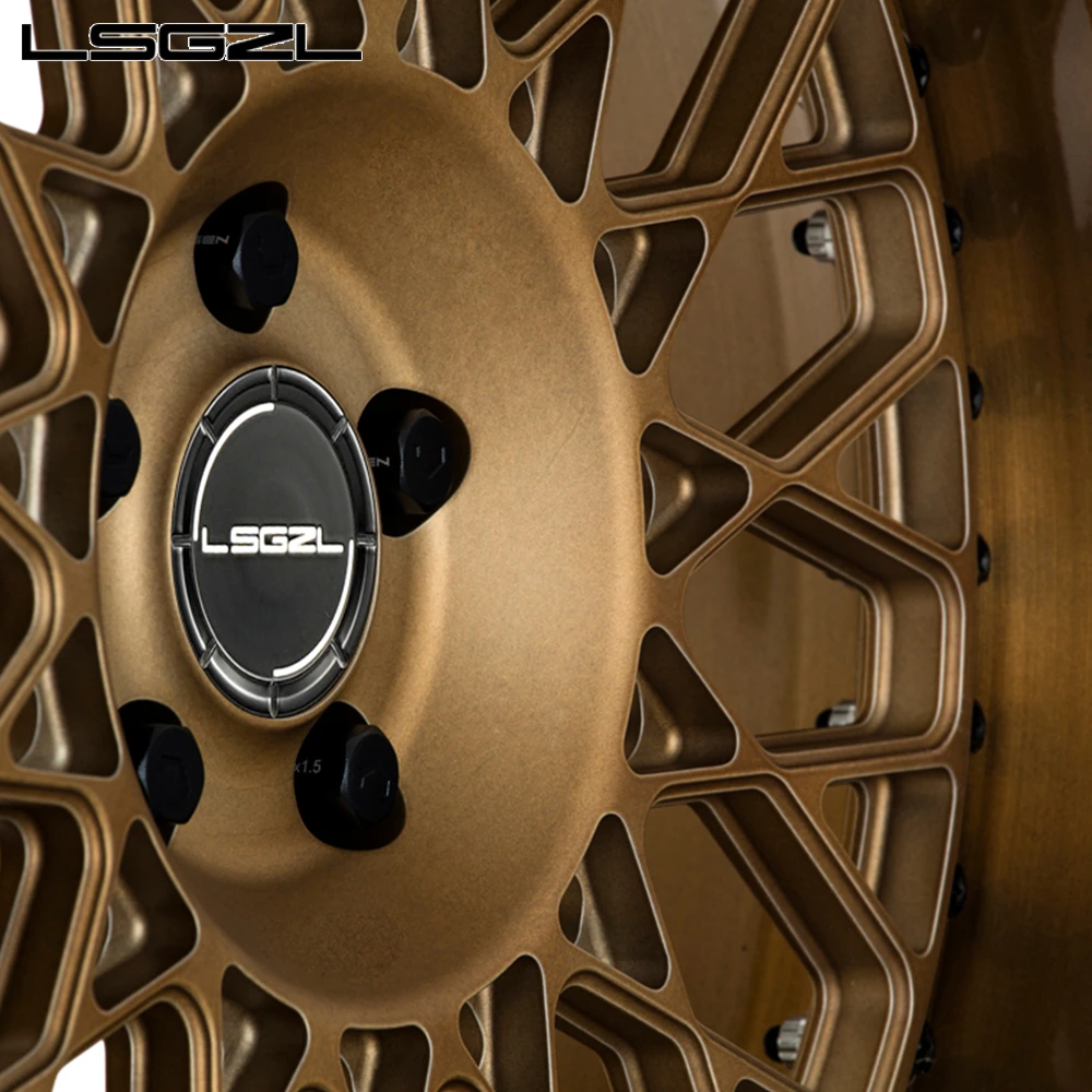 LSGZL VOS84: Close-up of bronze centre and wheel-bolt holes